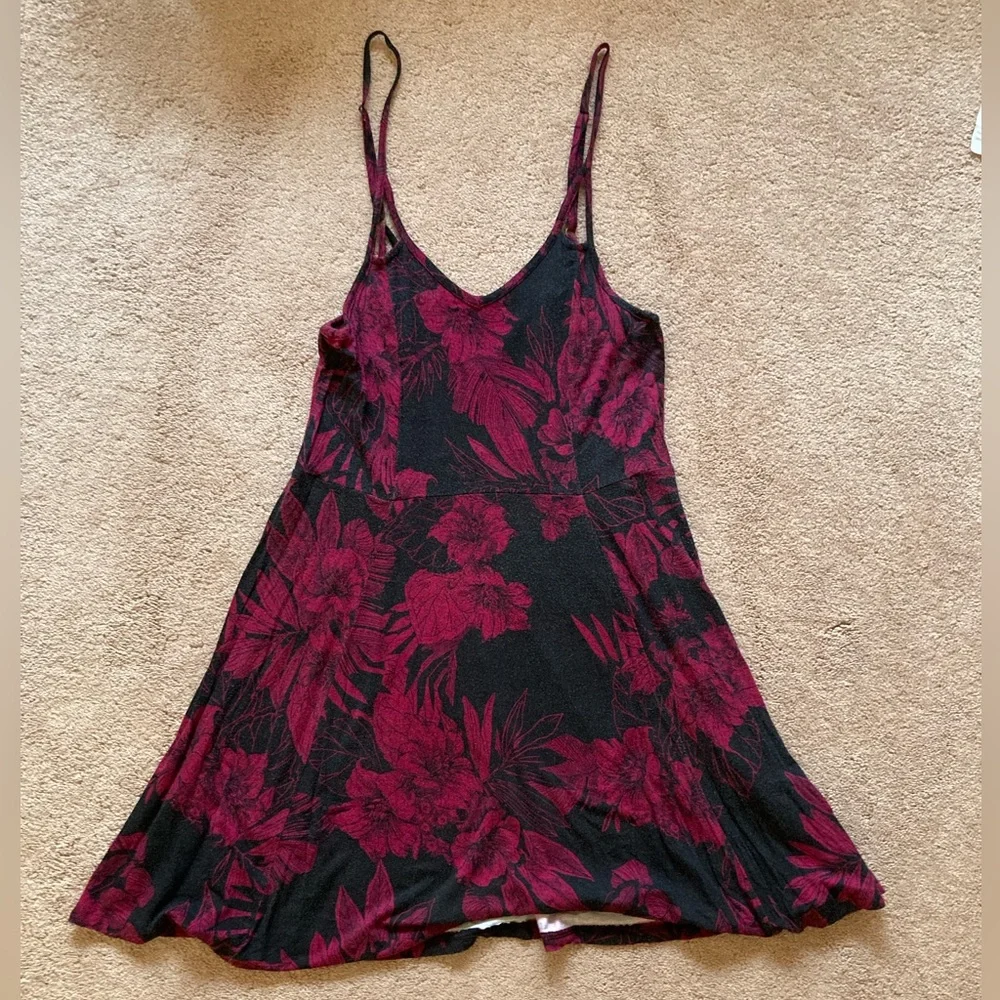 Red and Black Floral Strappy Mini Dress 🖤♦️🖤🥀🖤🌺 - Picture 6 of 7